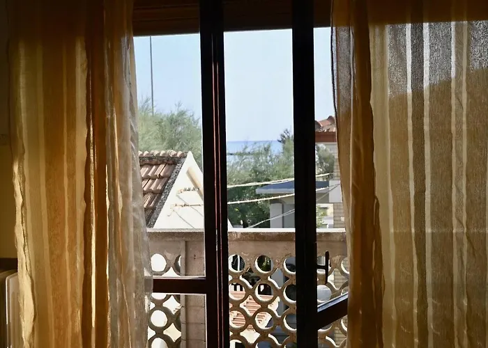 Rm02 - Trilocale Fronte Mare Con Posto Auto A *